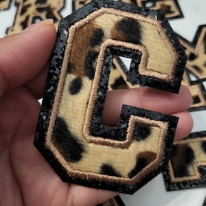 Nuevo parche de letras universitarias con estampado de leopardo y brillantina negra de 2,75" con reverso termoadhesivo, letras de la A a la Z, letras para manualidades, para sombreros y chaquetas.