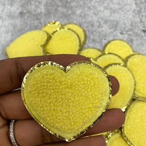Nuevo: Parche de chenilla "Corazón" amarillo con purpurina dorada, tamaño 2.5", insignia de amor, parche de corazón con reverso termoadhesivo, aplique afelpado, parche DIY
