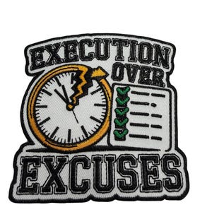 Patch Party Club (1-bit), "Execution Over Excuses", 8,6 cm broderad patch, applikation med motiverande citat om Hustle-uttalande
