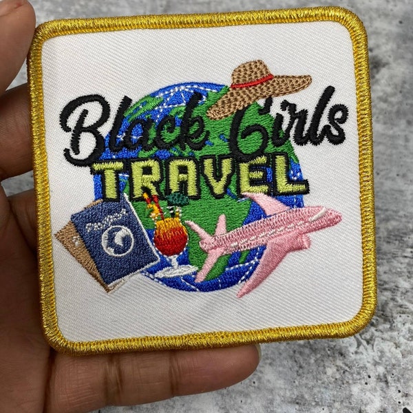 Wanderlust "Black Girls Travel" Bügelbild, Größe 3 "x 3 "" mit Metallic Gold, gestickter Aufnäher für Jacken, Hüte, & Crocs, kleiner Patch."