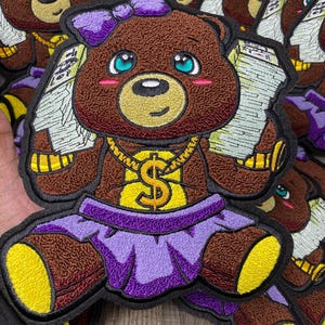 Chenille, paarse rok "Getting Money Girl Bear" grote patch voor jassen of hoodies, maat 11", patches voor vrouwen, fuzzy Bear-patch, Varsity