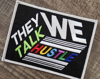 Écusson décoratif, 1 pièce « They Talk, We Hustle », écusson thermocollant brodé « They Talk, We Hustle », 4 x 3,75 pouces, écusson coloré pour veste, cadeau pour les entrepreneurs, Hustle Hard