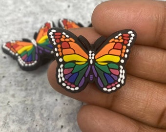 Lindos dijes Crocs de mariposa arcoíris de 1 pieza para el Mes del Orgullo, dije de goma moderno para zapatos y pulseras de silicona, dije PRIDE