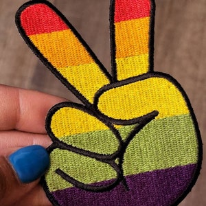 Kolekcja Pride: 1-częściowa naszywka „Peace” Deuces, rozmiar 3”, haftowana naszywka do prasowania/naszywka LGBTQ na kurtki, czapki, Crocsy
