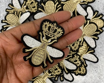 Kleine "bij met kroon" 1-stuk, metallic goud, patch op jasje, geborduurde opstrijkpatch van appliqué, maat 1,75", patch voor hoeden en krokodillen