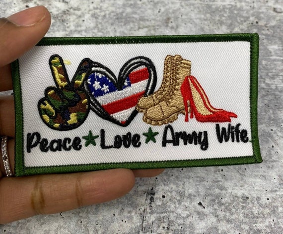 新品、1個、「平和。愛。軍隊の妻」アイロン接着パッチ、刺繍