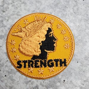 Patch Party Club, (1 pz) &quot;Moneta della forza&quot; ORO, design afrocentrico vibrante, taglia 2,25&quot; da stirare, toppa ricamata, toppa della storia nera