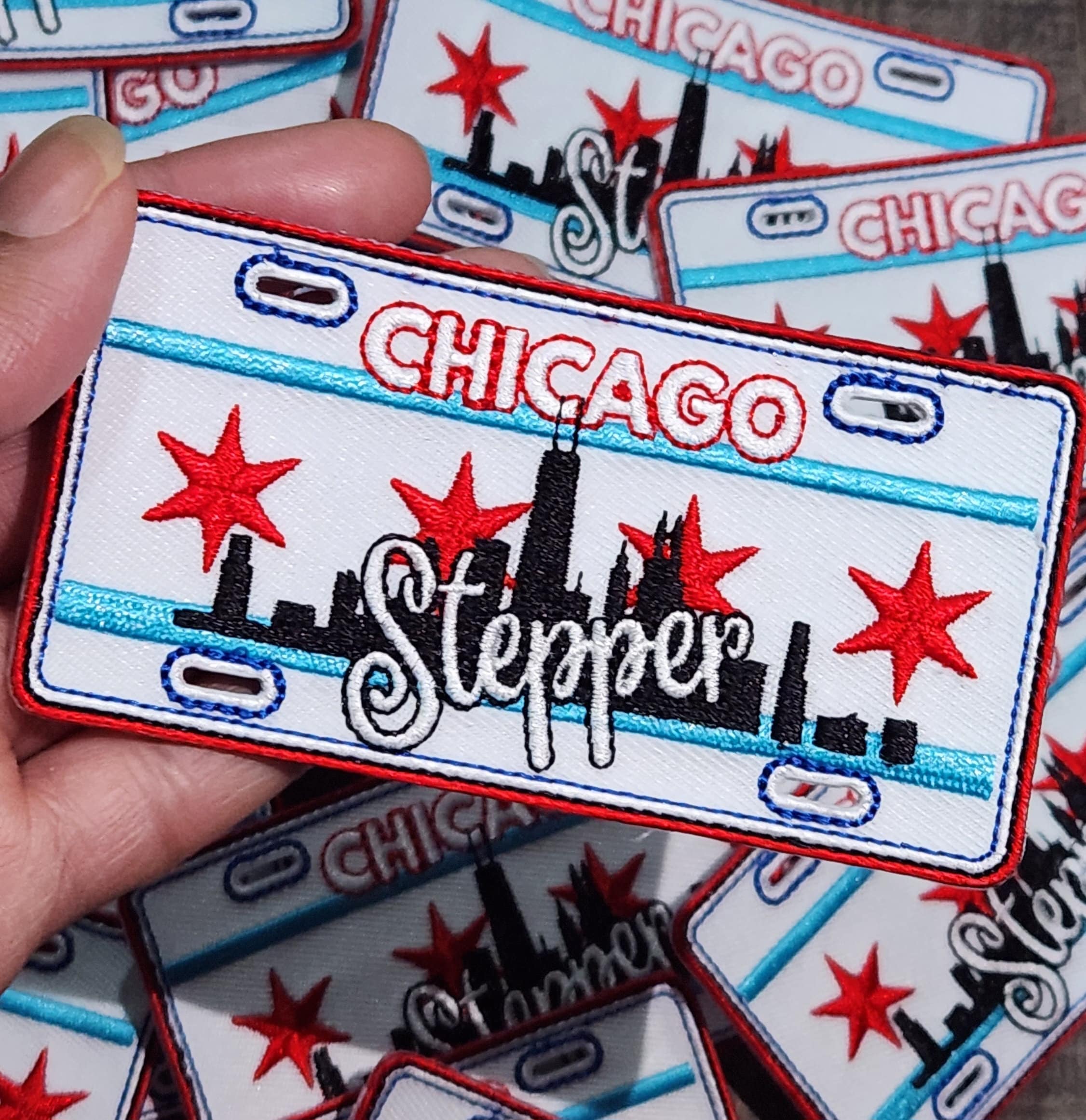 Sammlerstück: "Chicago STEPPER" (1-teilig) Kultiges Nummernschild, Aufnäher zum Aufbügeln; Beliebtes Stadtwappen, Gr. 10cm x 4,5 cm Patch für Kleidung