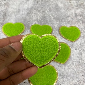 Nuevo: Parche de corazón de chenilla verde con purpurina dorada, tamaño 2.5, parche de amor con reverso termoadhesivo, aplique afelpado, parche termoadhesivo para niñas.