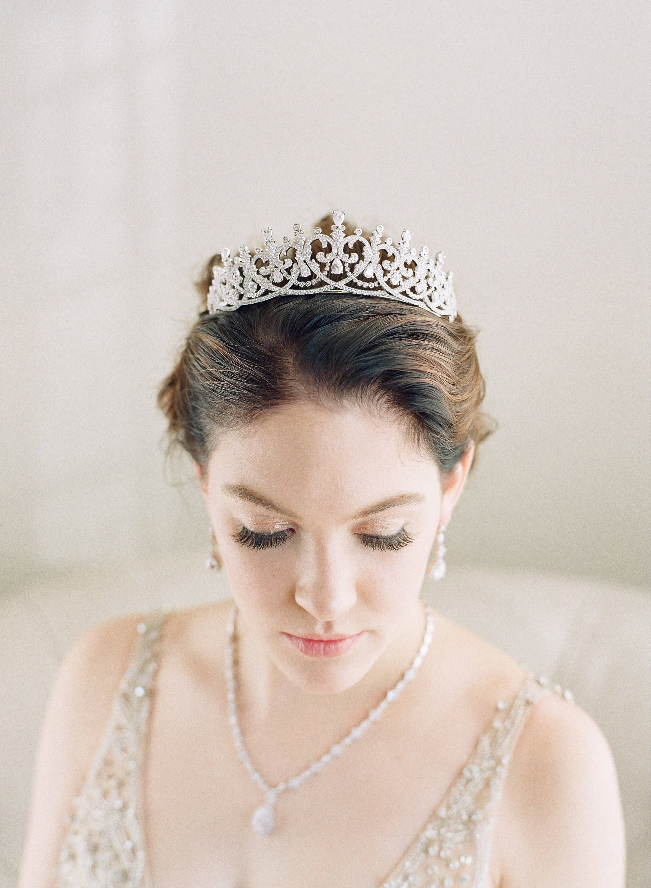 Kamirola Prinzessinnenkrone Für Damen & Mädchen - Kristall-Diadem Mit Metalllegierung, Perfekt Für Hochzeit, Party & Cosplay (Schwarz, 14 Cm)