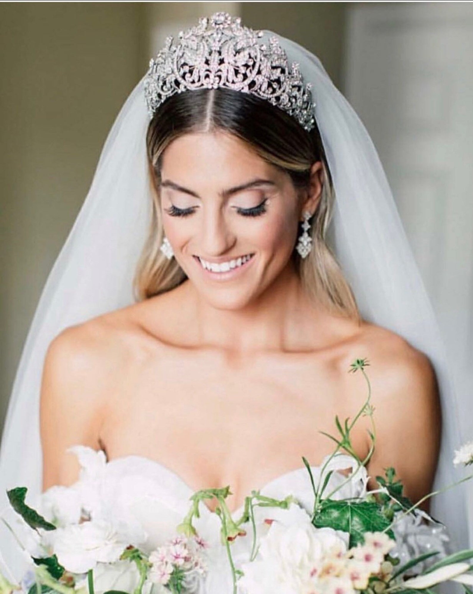 how to wear tiara with veil