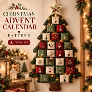 Può includere: Un modello per calendario dell'Avvento natalizio in formato PDF digitale, raffigurante un albero in feltro da appendere alla parete con ventiquattro tasche numerate in rosso, verde e crema, decorate con fiocchi di neve, cuori e stelle ricamati.
