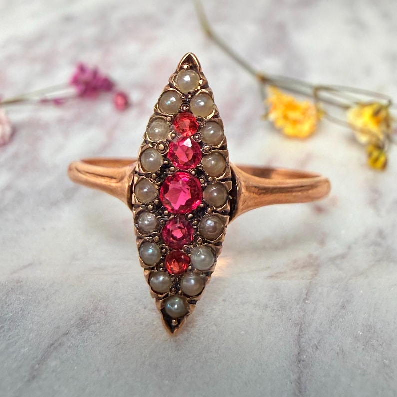 Victorian Ruby Ring 1800s Antique Shield Engagement Ring Gold 14K 1800s Ring Seed Pearl July Birthday Vintage Jewelry 14K afbeelding 2
