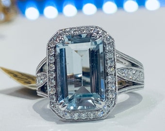 【専用】アクアマリンリング ホワイトゴールド ダイヤモンド付き（18K） 専用】アクアマリンリング ホワイトゴールド ダイヤモンド付き