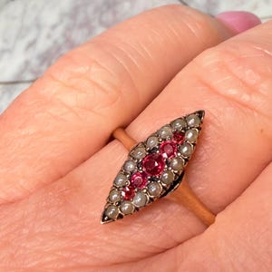 Victorian Ruby Ring 1800s Antique Shield Engagement Ring Gold 14K 1800s Ring Seed Pearl July Birthday Vintage Jewelry 14K afbeelding 5