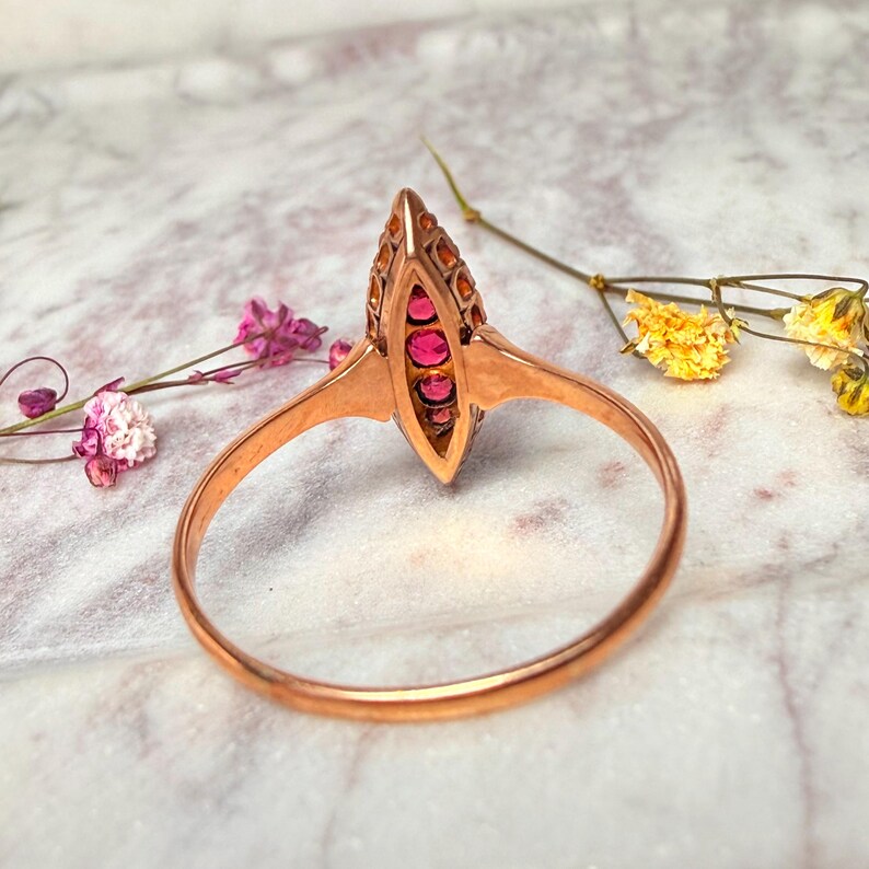 Victorian Ruby Ring 1800s Antique Shield Engagement Ring Gold 14K 1800s Ring Seed Pearl July Birthday Vintage Jewelry 14K afbeelding 11