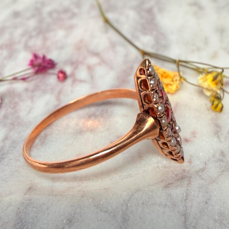 Victorian Ruby Ring 1800s Antique Shield Engagement Ring Gold 14K 1800s Ring Seed Pearl July Birthday Vintage Jewelry 14K afbeelding 14