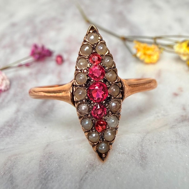 Victorian Ruby Ring 1800s Antique Shield Engagement Ring Gold 14K 1800s Ring Seed Pearl July Birthday Vintage Jewelry 14K afbeelding 10