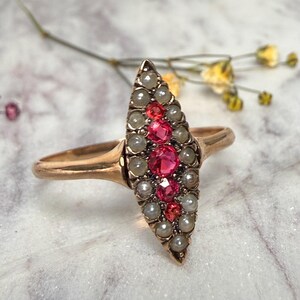 Victorian Ruby Ring 1800s Antique Shield Engagement Ring Gold 14K 1800s Ring Seed Pearl July Birthday Vintage Jewelry 14K afbeelding 13
