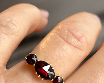 Garnet Ring 14K Rose Cut Garnet Vintage Engagement Ring Garnet Three Stone Past Present Future Rings for Her Dark Academia Aesthetic Gothic