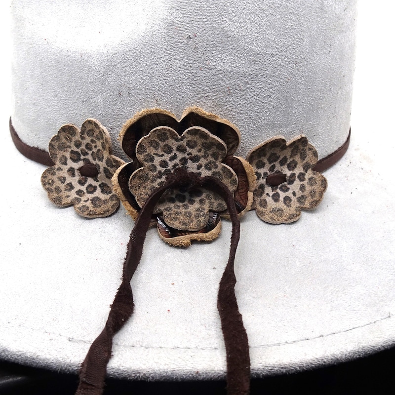 Elegant Chestnut Hat Band with Floral Design