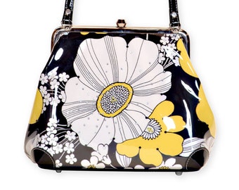 M. Andonia Melrose Large Kiss