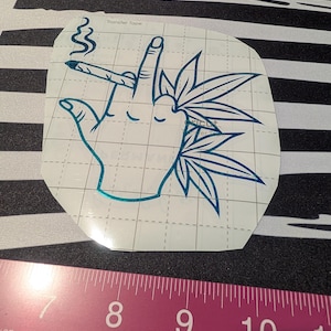 Vinyldekal med långfingerled – Klistermärke med ogräsblad för bilfönster, tumbler, laptop – Holografisk blå metallic 420 grafik