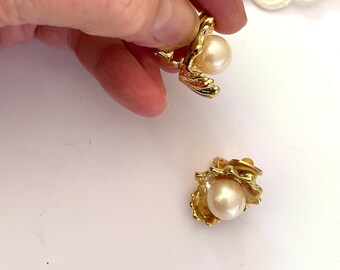 Fabulous 1990's Faux Pearl & Clam Shell Earrings, Large Clip on earrings, Statement Earrings, Retro Vintage