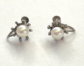 Fine White 6mm mid century Brutalist Sterling Silver Screw back earrings, Heirloom Pearl & Silver earrings, vintage earrings, vintage pearls