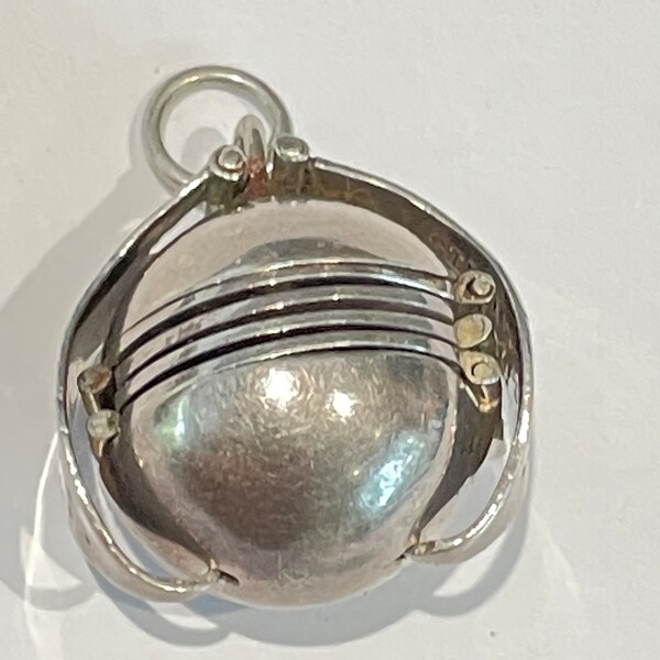 Vintage Sterling Silver Memory Ball Pendant, Photo Holder Pendant, Photo Ball Locket, Retro Gift