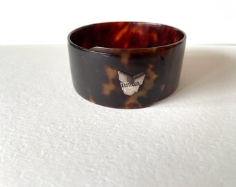 1930’s napkin ring , souvenir Tasmania, celluloid/ early plastic.. silver Tasmania on front