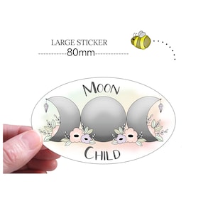 Triple 'Moon Child' STICKER Bruja Pagana Wiccan 80mm Etiqueta Adhesiva Ovalada Pasteles Floral Ilustrado Encerado Fases de Luna Menguante Completa