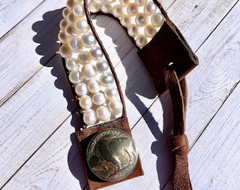 Western Fashion Pearl and Leather Cuff