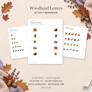 Op de afbeelding: Een Woodland Leaves activiteitenwerkboek met drie witte pagina's vol educatieve opdrachten zoals tellen, plaatjes matchen en patronen afmaken. De pagina's bevatten illustraties van herfstbladeren, eikels, stenen en kastanjes.