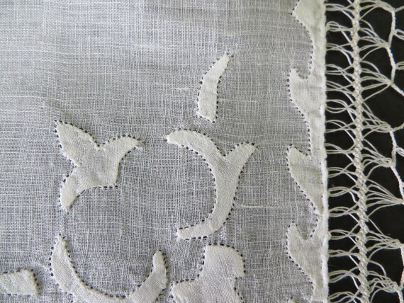 Hairpin White Appliqued Handkerchief - image 4