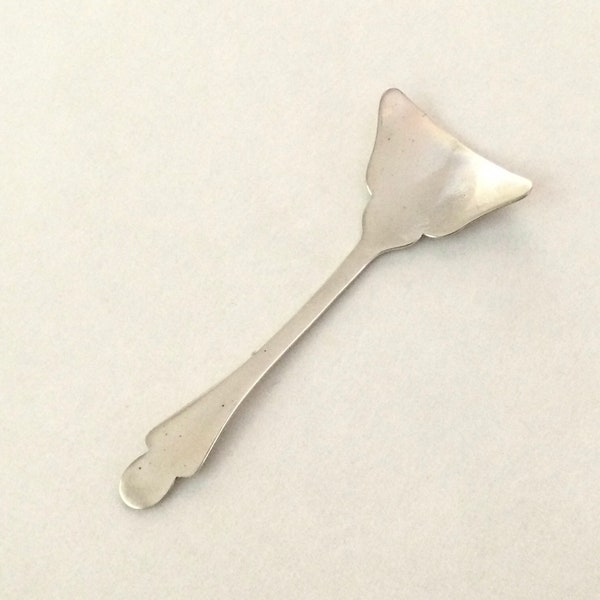 Vintage Sterling Silver Food Pusher - Hors d'Oeuvre Spreader - circa 16.8 grams - Handwrought by Unknown Silversmith