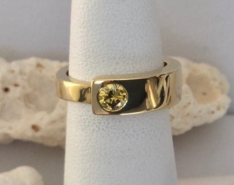 18KY Gold Size 5 Solitaire NATURAL Fancy Vivid Yellow Diamond Ring - NEW 1980s Gift - Stackable Promise  Engagement or Anniversary