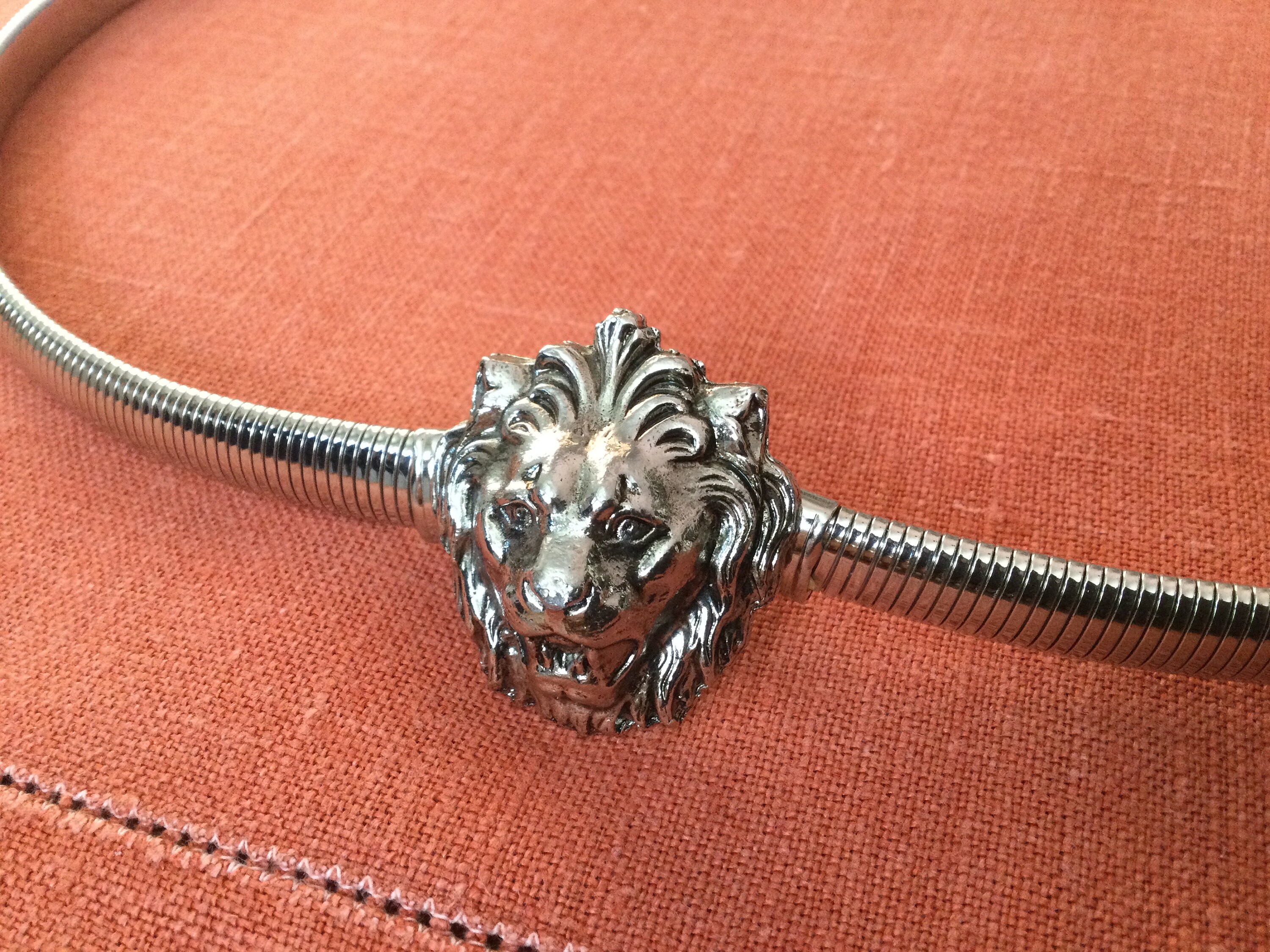 AK Anne Klein 70s Silver Tone Stretch Belts - Lion Head 