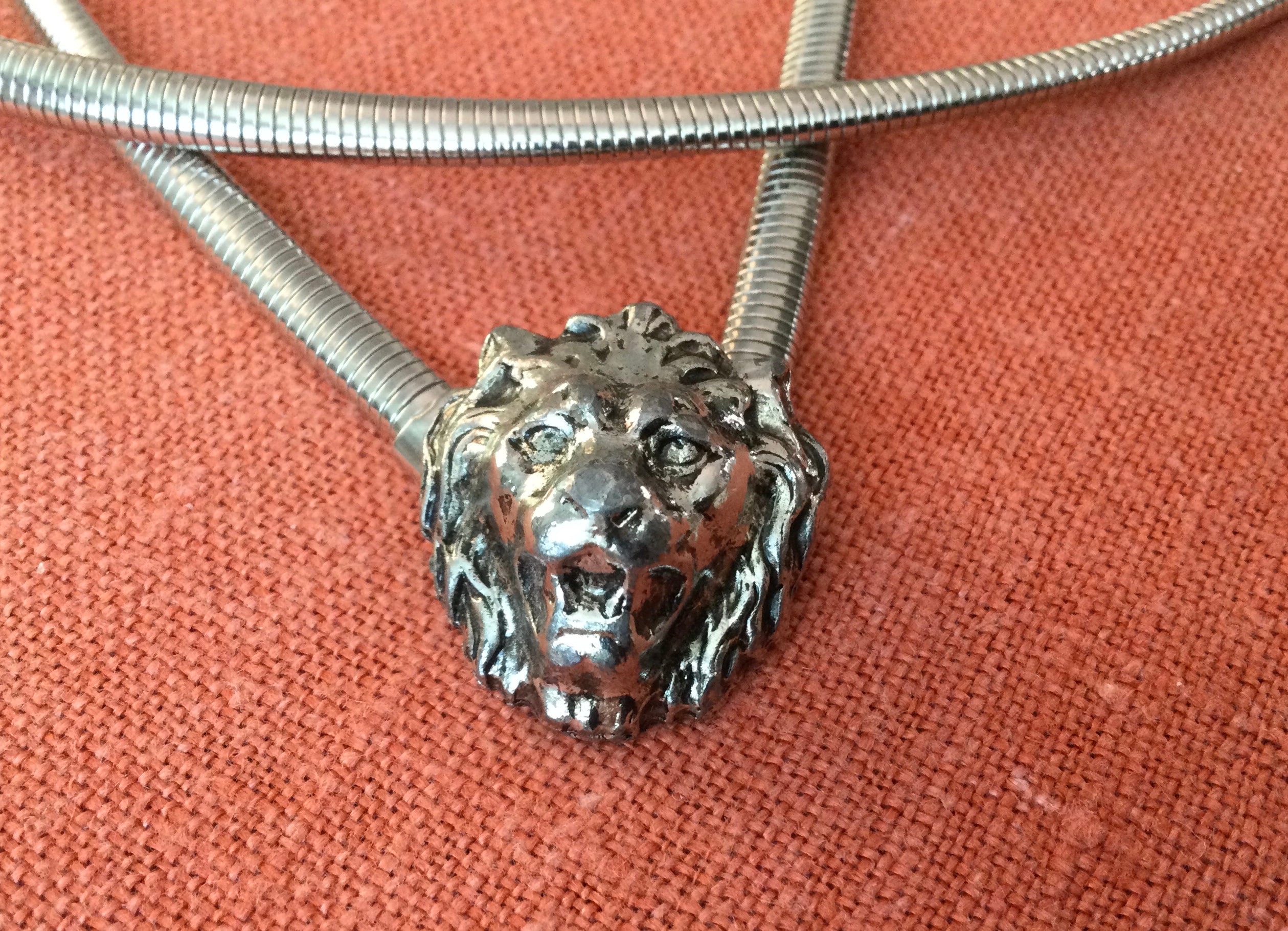 AK Anne Klein 70s Silver Tone Stretch Belts - Lion Head 