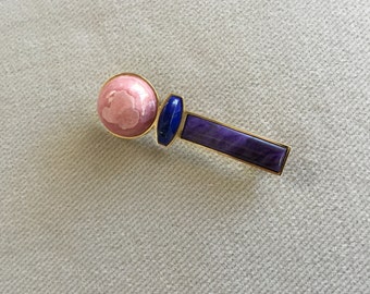 Modernist Design Brooch in 18K Yellow Gold with Rhodocrosite, Lapis & Charoite Cabochons by Carl Lewis Druckman - Vintage 1980s