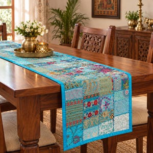 Turkos lapptäcke bordslöpare, indiskt Khambadiya-broderi, bohemisk matdekor, handgjord textil, färgglad köks- och soffbordsdekor