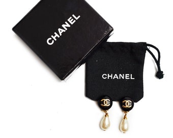vintage 90's CHANEL CC logo earrings / Gripoix pearl dangle / 96P / hallmarked / gold plated / clip-on / Karl Lagerfeld / original box & bag