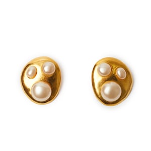 vintage CHANEL S/S 93P earrings / Gripoix pearl studs / abstract gold plated form / clip-on / hallmarked / Karl Lagerfeld / 100% authentic