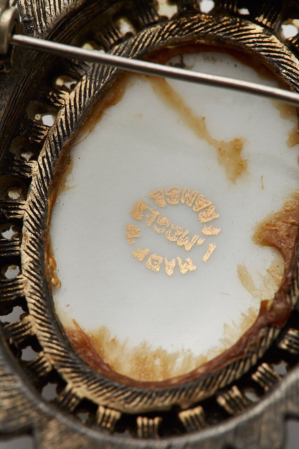 Femme broche ancienne émail - France