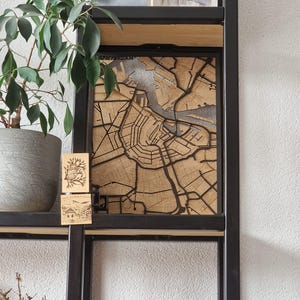 Anpassad tvåskiktad stadskarta i trä – Personlig väggkonst (29 x 39 cm)