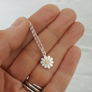 Little daisy necklace in silver and 18ct gold