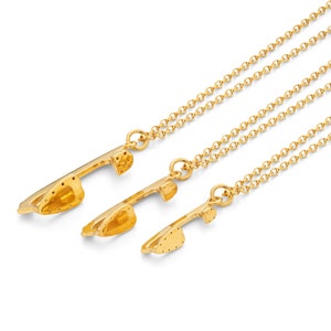 Gold Halskette Schlittschuhlaufen