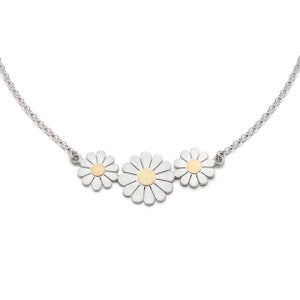 Collar de flores de margaritas en plata y oro de 18 quilates