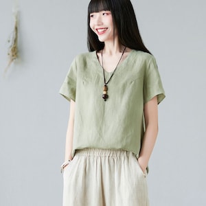 Haut en lin, chemisier vert, haut décontracté, chemisier pour femme, haut à col en V, chemise courte, t-shirt ample, chemisier d'été, style yli, haut fait main C2278