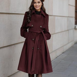 Casaco de lã, casaco bordô feminino, casaco de lã midi, casaco de corte solto, casaco de lã com cinto, casaco quente de inverno, casaco feito à mão, ylistyle C4491